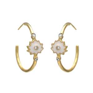Pendientes de Aro con Esmalte Blanco en Forma de Flor de Loto, Chapados en Oro, Plata de Ley 925 - Product Image 1