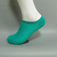 Chaussettes de couleur blanche tricotées en coton polyester respirant pour femmes Meilleure vente Garantie de qualité mince pour l'hiver Utilisation estivale No Show