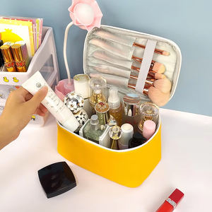 Coréen Nouvelle Grande Capacité Portable Cosmétique Cas avec Mode Nylon Fermeture Éclair Personnalisable PU Sac De Rangement En Gros - Product Image 6