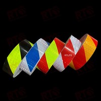 Autocollant réfléchissant accessoires de camion PVC imprimable toutes sortes de couleurs acceptent bande de sécurité réfléchissante à rayures pour remorques