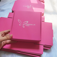 50pcs personnalisé découpé boîte postale Carton plat Pip noir expéditeur boîtes d'affranchissement avec Logo