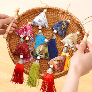 Bolsitas Aromáticas para el Festival del Bote del Dragón, Bolsitas Perfumadas, Bolsitas Triangulares de Artemisia - Regalos Portátiles de Estilo Chino para Estudiantes - Product Image 2