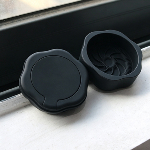 Broyeur à herbes en silicone phosphorescent avec couvercle magnétique, 2 couches, antiadhésif, avec pot intégré pour tabac et herbes - Product Image 4