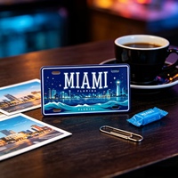 Aimant de réfrigérateur style plaque d'immatriculation de Miami Beach, Floride, décor souvenir de voyage tropical flamant rose