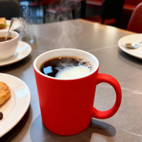 Nouvelle conception de tasses changeantes de couleur, tasse à sublimation fluorescente, tasse à café en céramique changeante de couleur personnalisée pour cadeau