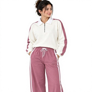 Ensemble de survêtement rose à capuche pour femme, motif à pois, bandes latérales blanches, pull demi-zip, coupe ample, pantalon de survêtement décontracté pleine longueur - Product Image 1