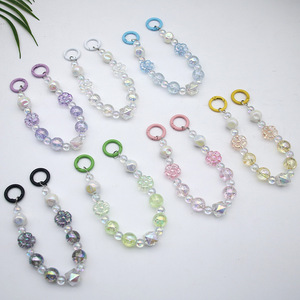 Acessórios de Joalheria: Corrente de Celular Prateada em Formato de Laço e Coração com Contas Artesanais para Capa de Fone de Ouvido e Suporte de Bolsa - Product Image 1