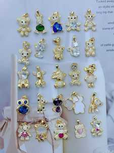Colgante de Oro 18k al por Mayor con Micro Pavé de Zirconia, Múltiples Estilos: Corazón y Osito de Peluche - Product Image 3