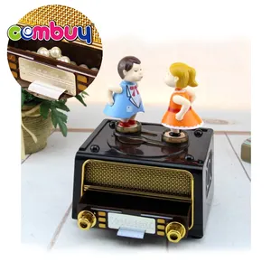 Mini radyo kutusu şekilli öpücük aşk oyuncaklar klasik el krank müzik kutuları
