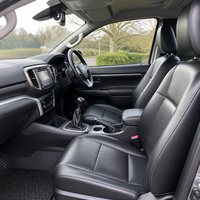 Camionnette légère d'occasion Sinotruk à cabine simple, châssis Euro 5, diesel, blanche, conduite à droite, boîte manuelle, écran tactile, sièges en cuir