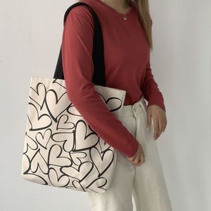 Sac fourre-tout en toile minimaliste à imprimé cœurs, motif cœurs en ligne noire, sac à bandoulière décontracté pour le shopping et l'usage quotidien - Product Image 3