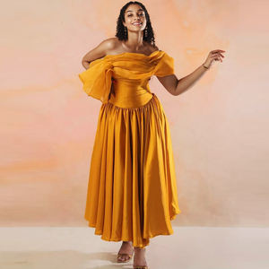 Robe de soirée d'été de créateur AELESEEN, robe de soirée en satin vert clair, sans bretelles, épaules dénudées, plissée, robe de bal mi-longue - Product Image 1