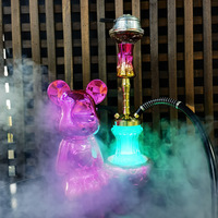 Support à cigarettes moderne en résine, en forme d'ours en peluche de taille moyenne, avec lumière LED, composants en plastique personnalisables, marque QT, vente en gros