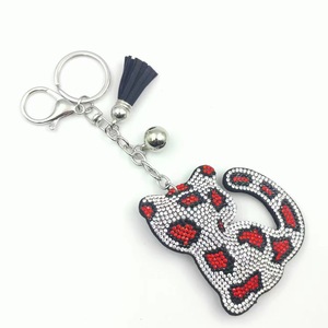 Llavero <span class=keywords><strong>de</strong></span> aleación con estampado <span class=keywords><strong>de</strong></span> leopardo y gato <span class=keywords><strong>de</strong></span> dibujos animados, bonito y creativo, con diamantes <span class=keywords><strong>de</strong></span> imitación y borla, para regalo <span class=keywords><strong>de</strong></span> niñas, venta al por mayor - Product Image 6