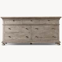 Commode à 7 tiroirs en chêne James de style RH haut de gamme, meuble de rangement de luxe pour chambre à coucher avec moulures dentelées, credenza artisanale pour suite parentale