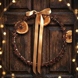 Corona Rústica Hecha a Mano con Anís Estrellado y Naranja Seca con Cinta Dorada, Flores Decorativas Navideñas, Corona Redonda sin Luces - Product Image 2