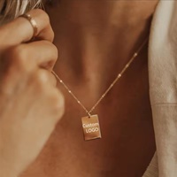 Collier personnalisé en acier inoxydable plaqué or 18 carats, pendentif lettre gravée, vente chaude
