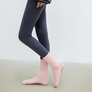 Chaussettes de yoga antidérapantes, couleur unie, longueur cheville, coton et élasthanne, respirantes, antidérapantes, pour femmes et hommes, fitness, exercice, printemps - Product Image 5