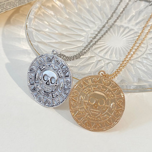Accessori Cinematografici Europei e Americani - Collana Pirati dei Caraibi, Collana con Ciondolo Rotondo Teschio da <span class=keywords><strong>Uomo</strong></span> con Catena Dorata - Product Image 4