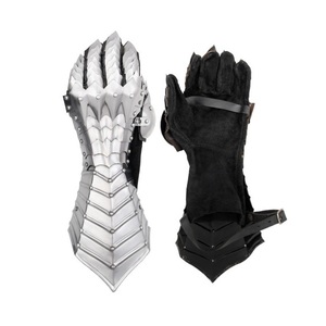 Guantes de Acero Medievales de Alta Calidad con Superficie Pulida, Detalles Remachados y Cosidos, Guantes de Armadura de Caballero Decorativos y Usables - Product Image 1
