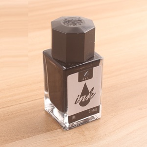 Pluma estilográfica portátil al por mayor con logotipo personalizado botella <span class=keywords><strong>de</strong></span> <span class=keywords><strong>tinta</strong></span> cartucho <span class=keywords><strong>de</strong></span> <span class=keywords><strong>tinta</strong></span> sin carbono <span class=keywords><strong>para</strong></span> escribir - Product Image 4