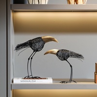 Statue de toucan en fil métallique tressé Flolenco, oiseau en fil noir ajouré, bec doré, décoration abstraite vintage, ornement de table