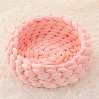 Lit pour chien rond moderne fait main en polyester avec rembourrage en laine grossière Petopia, motif uni, idéal pour les voyages