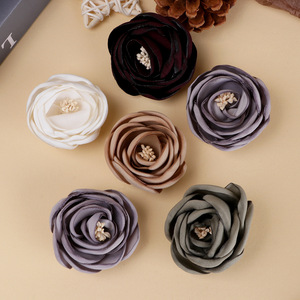 Broche de Rosa 3D, Flores de Tela, Accesorios para el Cabello, Decoraciones para Zapatos, Moda Femenina Otoño 2025, Diseño de Camelia Hecho a Mano en Jinhua - Product Image 1