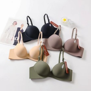 Reggiseno Push-up Senza Cuciture di Alta Qualità, Imbottito e Morbido, con Spalline alla Moda per Donna - Product Image 1