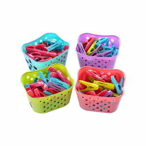 Nuevo Organizador de 30 Pinzas de Plástico Multifuncionales para Decoración de Sala de Estar y Cocina, Pinzas para Ropa, Toallas y Lavandería, con Cesta Grande - Product Image 1