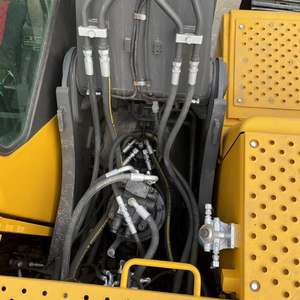 Excavatrice VOLVO EC210D d'occasion avec peu d'heures de fonctionnement et de haute qualité en stock à vendre - Product Image 3