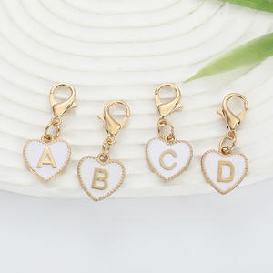 Porte-clés Cœur 26 Lettres Anglaises, Pendentif Nom pour Carte d'Identité et Clés, Accessoire Chaussures, Cadeau - Vente Flash - Product Image 3