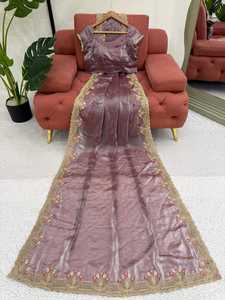 Hermoso Sari Indio con Bordado Intenso y Lentejuelas, Elaborado para Vestimenta Nupcial y Ocasiones Festivas - Product Image 5