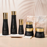 Ensemble de soins de la peau personnalisé de luxe : flacons et pots en verre mat pour lotion hydratante et crème pour le visage, avec processus d'électrodéposition à dégradé