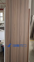 Pintu Kamar Tunggal Desain Modern Berkualitas Tinggi dengan Bukaan Samping dan Permukaan Finishing untuk Penggunaan di Kamar Tidur Apartemen Hotel.