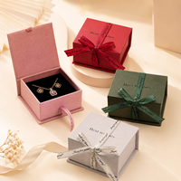 Boîte à bijoux carrée classique Hongfa, personnalisable avec logo, emballage cadeau avec insert en velours pour bague, collier, boucles d'oreilles