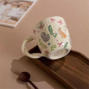 Tazza da Caffè Riutilizzabile Ecologica in Porcellana con Coniglietto e Motivi Floreali |   Per Bevande Calde/Fredde, Caffè e Tè, Idee Regalo - Product Image 3