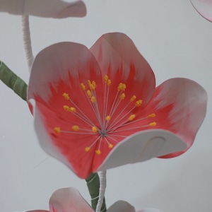 Rose géante unique bleu-blanc dégradé, fleur en papier artisanale surdimensionnée pour décoration de mariage moderne - Product Image 4