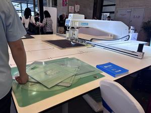 Machine à coudre à tête rotative personnalisable équipement de <span class=keywords><strong>couture</strong></span> de grande surface pour la <span class=keywords><strong>couture</strong></span> industrielle en cuir de tissu lourd - Product Image 2
