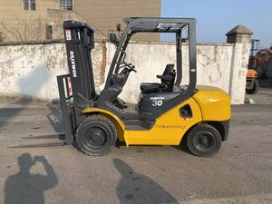 Komatsu Original 3 Ton <b>Used</b> Diesel FD30 Forklift 3 Stage Mast 4.5m Lifting Height 4WD Solid Tire From Japan for Sale - Product Image 6