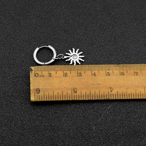 Nouvelles Boucles d'Oreilles Pendante en Forme de Soleil Style Punk Rétro au Design Simple 2026, en Acier Titane, pour Hommes, Bijoux Tendance, Vente en Gros - Product Image 5