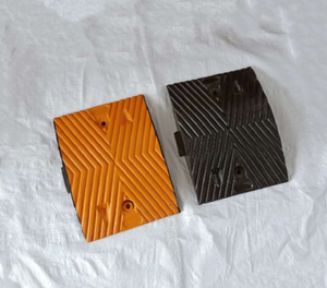 ยางชะลอความเร็วขนาด 250*350*50 มม. สำหรับความปลอดภัยของจราจรในทางรถวิ่งและทางเข้าออก - Product Image 5