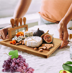 Ensemble de planche à <span class=keywords><strong>fromage</strong></span> en bambou, planche de service de craquelins à viande et ensemble de 4 couteaux à <span class=keywords><strong>fromage</strong></span> Cadeaux uniques <span class=keywords><strong>pour</strong></span> <span class=keywords><strong>Noël</strong></span> - Product Image 4