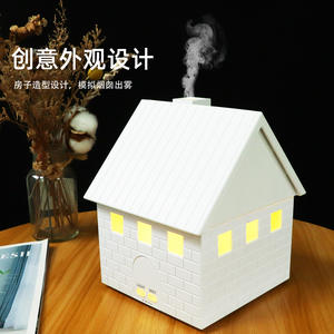 เครื่องกระจายกลิ่นหอมรูปบ้านไม้ขนาดเล็ก พร้อมไฟ LED และเครื่องเพิ่มความชื้นสำหรับใช้ในบ้าน ความจุ 0.5 ลิตร ใช้พลังงานจาก USB - Product Image 2