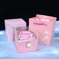 Boîte cadeau de bijoux avec roses éternelles rouges de la Saint-Valentin, fleurs de roses réelles conservées avec boîte à bijoux et boîte à bijoux en acrylique