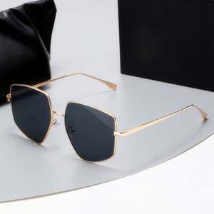 Gafas de Sol Cuadradas de Metal Retro de Moda 2022 para Mujer, Gafas de Sol de Gran Tamaño con Protección UV400 para Conducir, para Hombre - Product Image 3