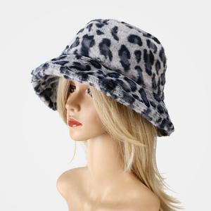 Mới Đến Của Phụ Nữ Giả Lông Leopard In Xô Hat Hot Bán Cho Mùa Đông Giản Dị Du Lịch Ngoài Trời <span class=keywords><strong>S</strong></span>ử Dụng Hàng Ngày - Product Image 3