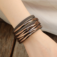 Bracelet en cuir tressé multicouche noir et rouge classique et charmant avec boucle pour femme