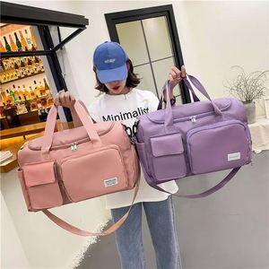 Sac de voyage extérieur personnalisé avec logo, sac de sport imperméable pour femme, sac de yoga rose, sac de voyage pour une nuit - Product Image 1