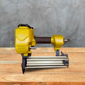 Pistola de Clavos Neumática de Grado Industrial SOTTS 8016 de Calidad Profesional, en Oferta, para Clavos de Acero Inoxidable y Concreto - Product Image 6